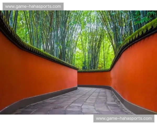 红墙下的深沉与椰风里的松弛：一场北京与泰国的灵魂双城记